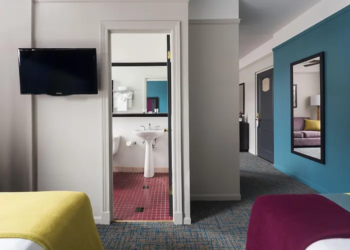Top Weekly Rate Hotels in Chicago