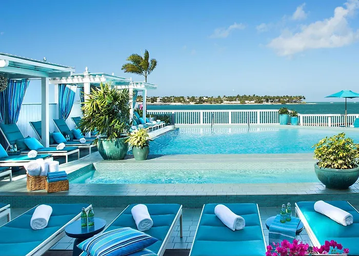 Ultimate Guide to the Best Hotels in Key West Near Duval Street